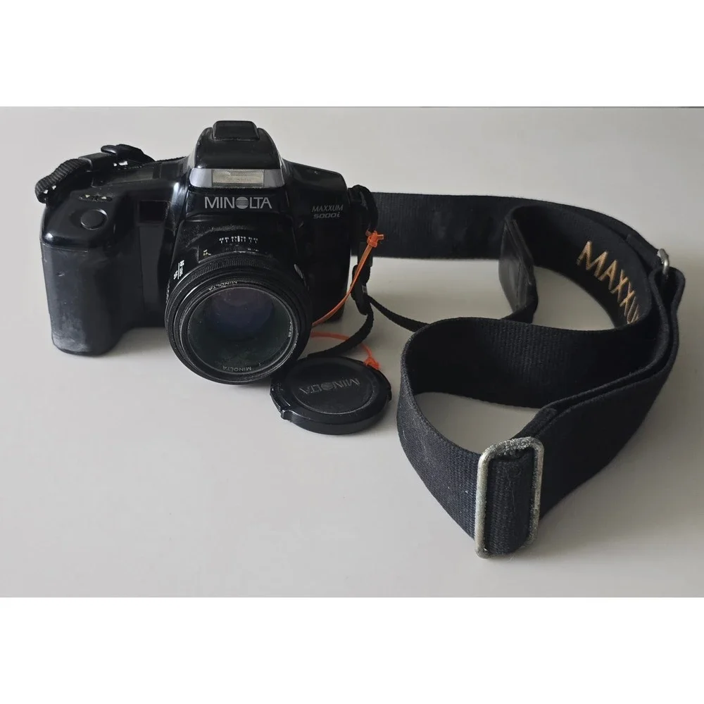 Minolta Maxxum 5000i 35mm SLR Film Camera with AF 50mm Lens and Strap Black